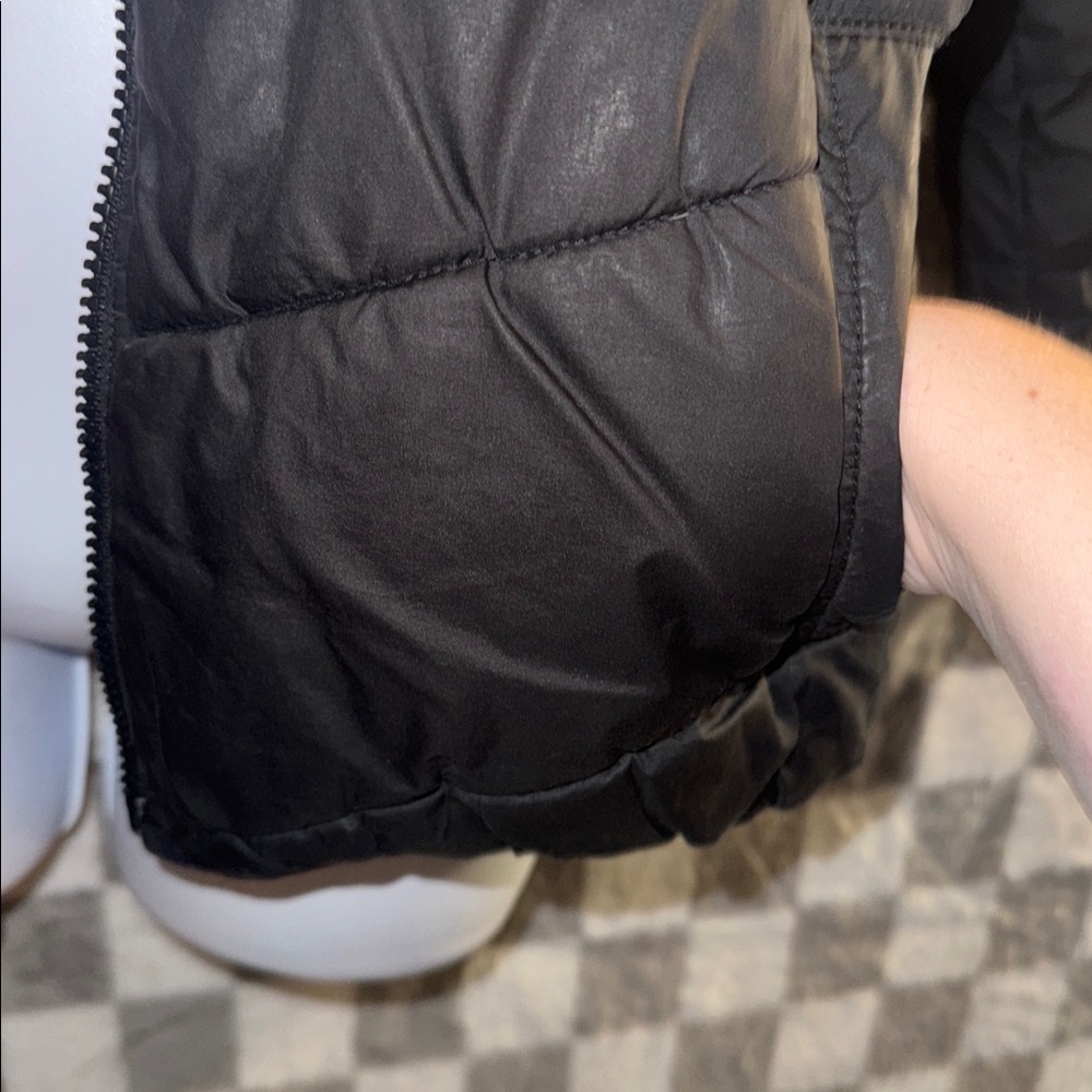 North Face Girls Zip Up Black & Pink Reversible Puffer Jacket Size 18/ XL. - Picture 5 of 12